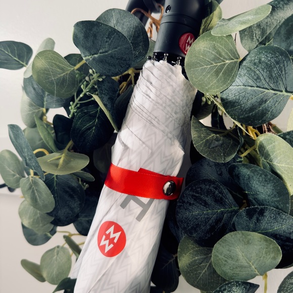 Genuine MICHELE Auto-Open Umbrella  - Merchandise Brand New - Picture 9 of 9